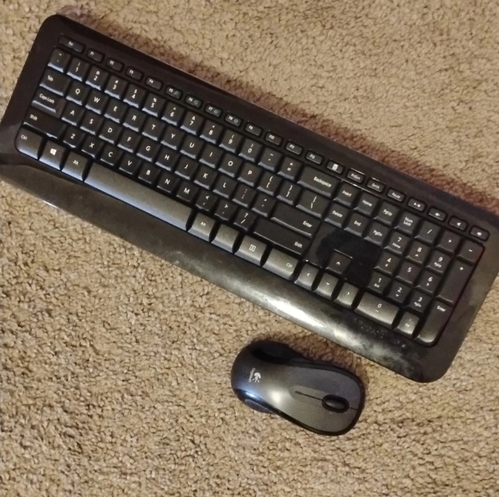 Logitech Wireless Keyboard and Mouse Set - Black